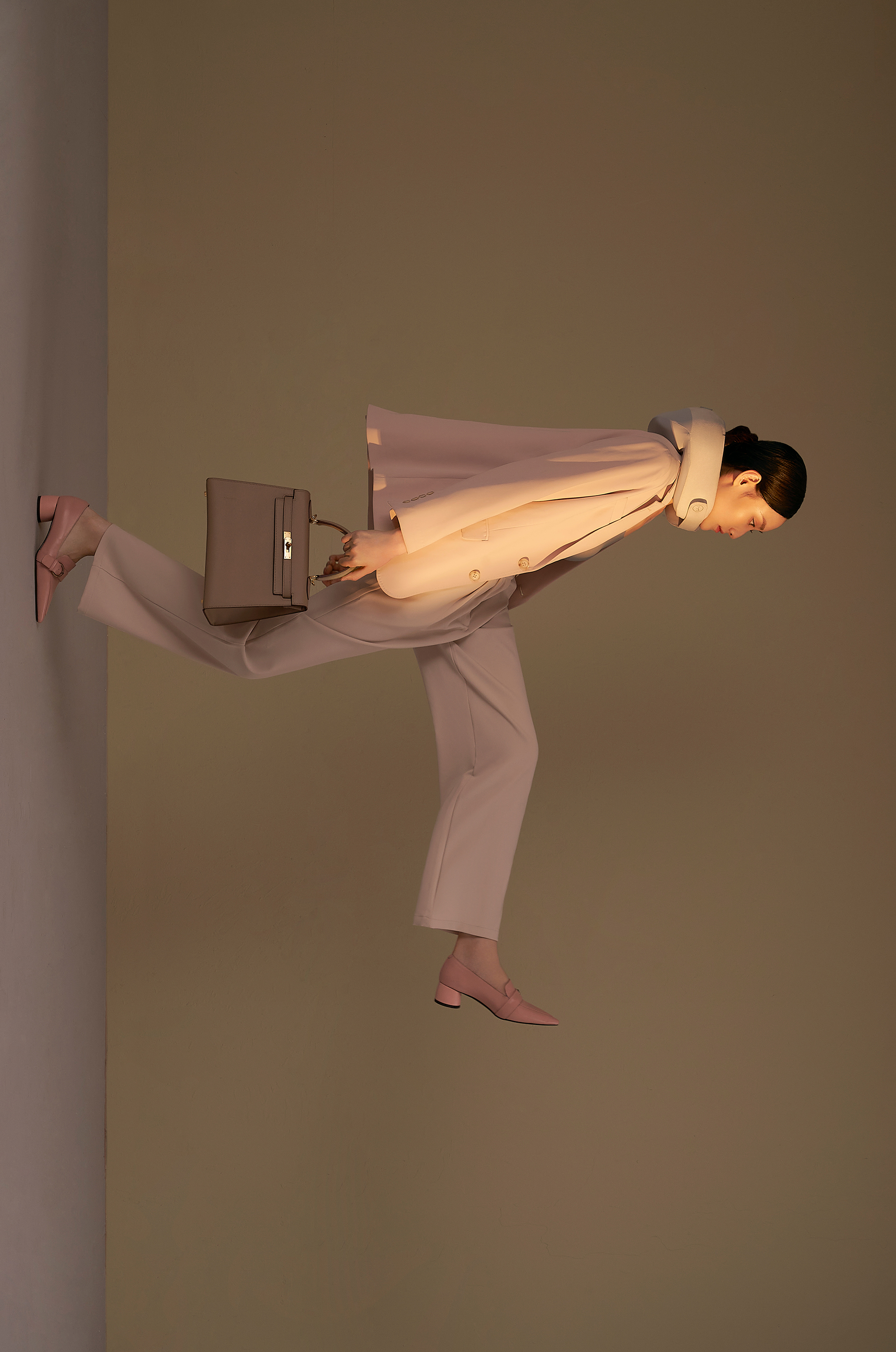 Neck massage instrument，U-shaped pillow，Massage pillow，