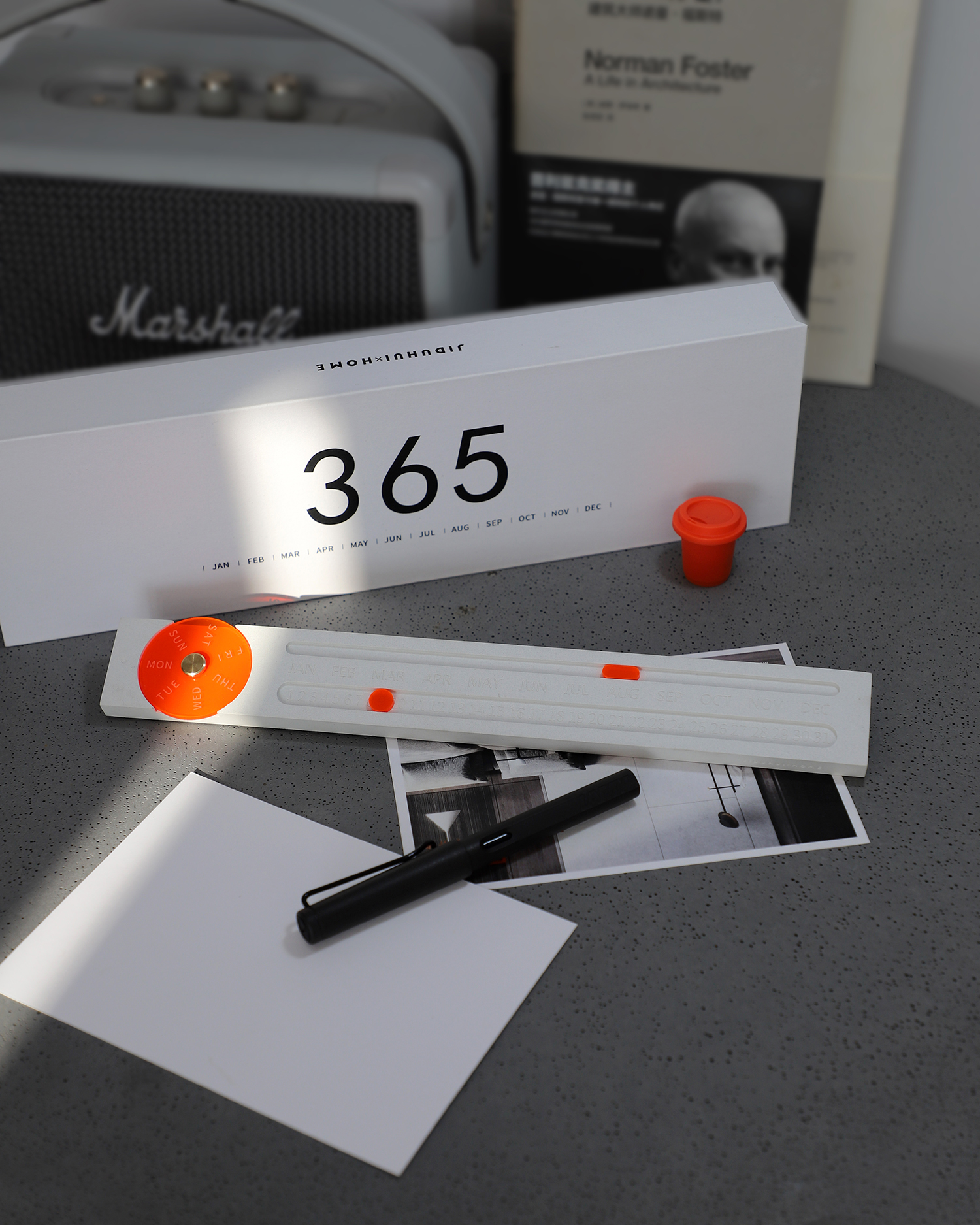 Several degrees of gray，perpetual calendar，