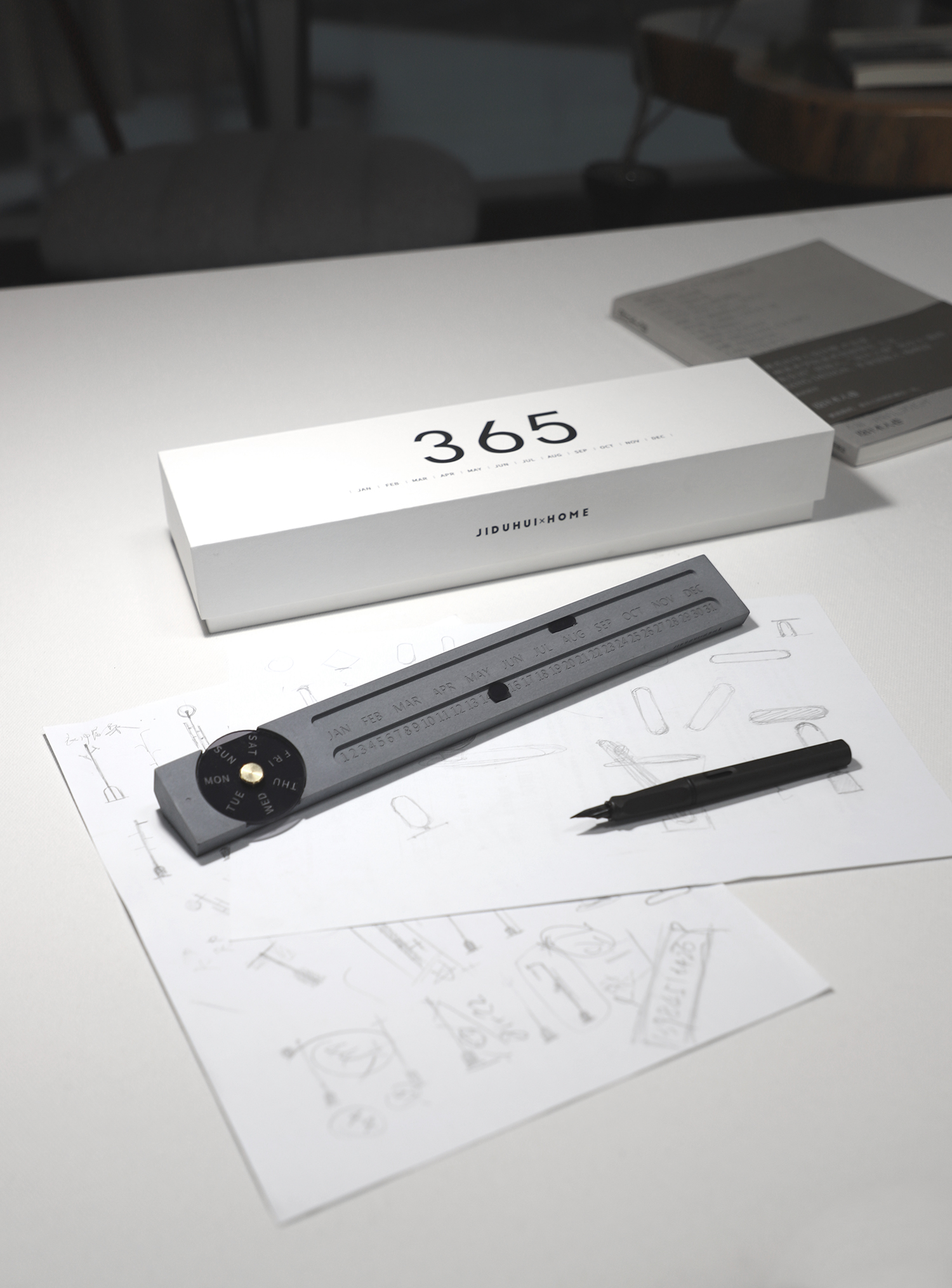 Several degrees of gray，perpetual calendar，