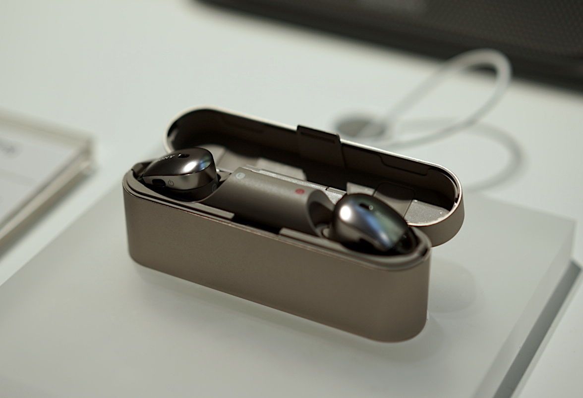 Wf-1000x: the first fully wireless，sony，