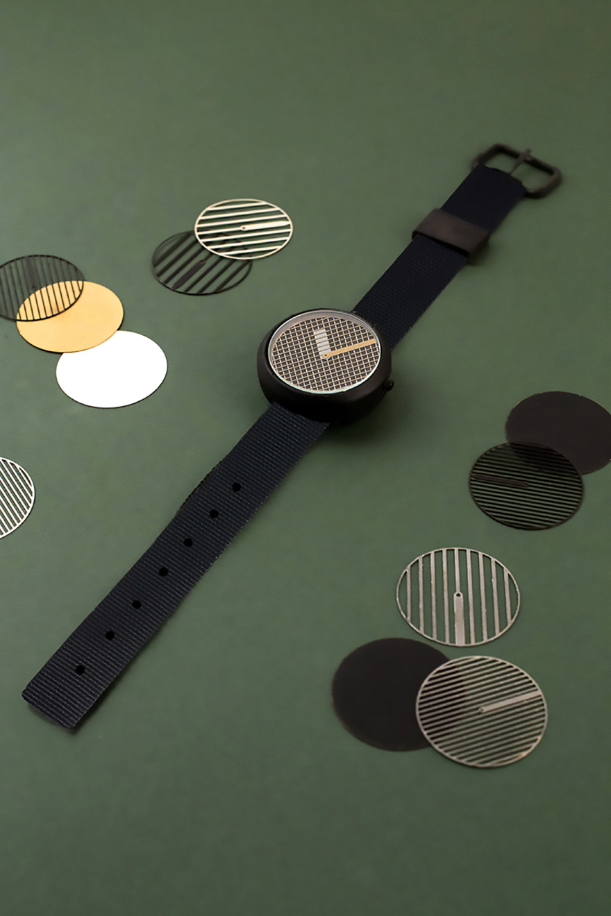 The HATCH watch，Metal disc，Catherine Stola，Create optical effects，