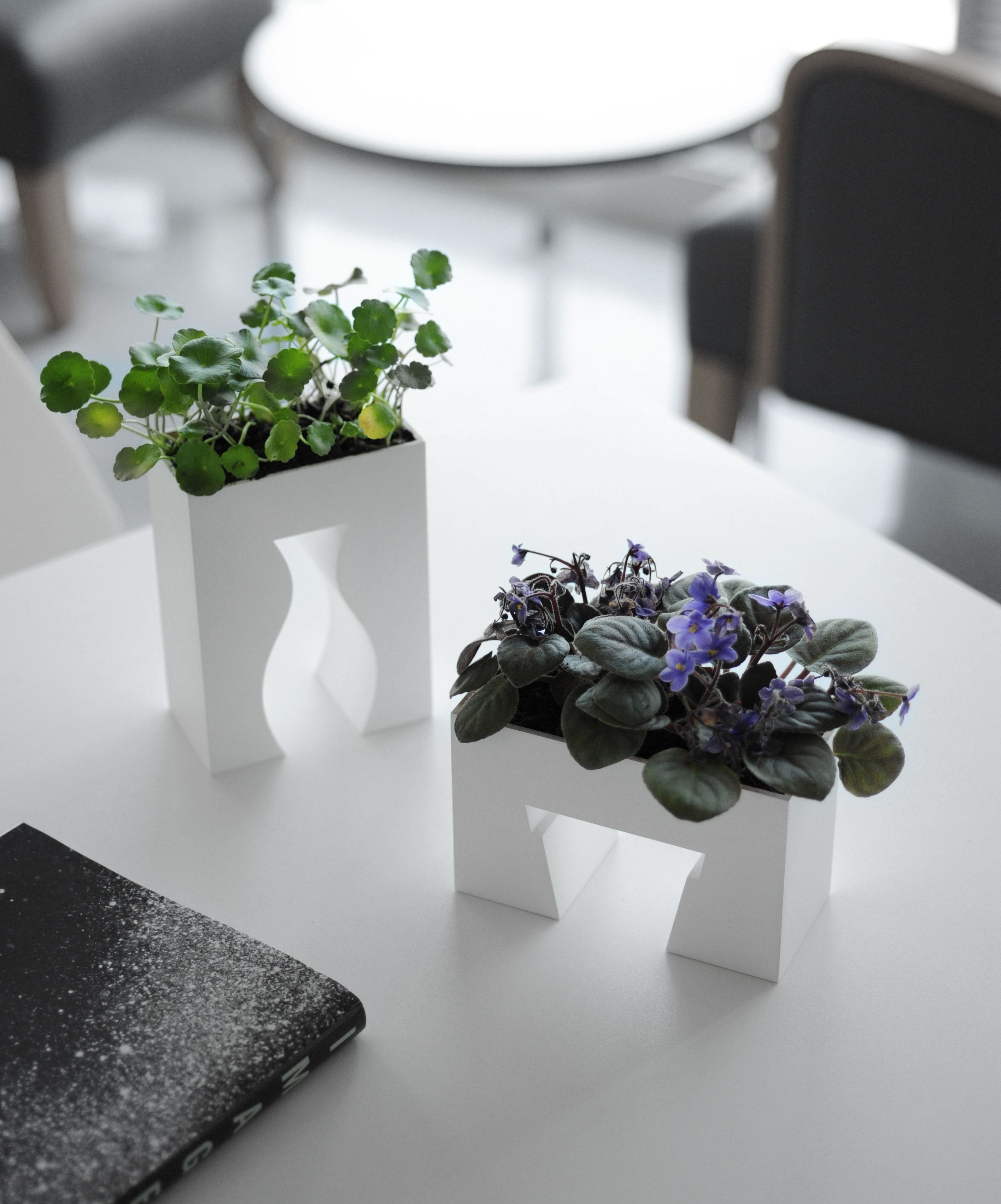 VASE，vase，Vase design，Indoor furnishings，a decoration，empty，Negative space，