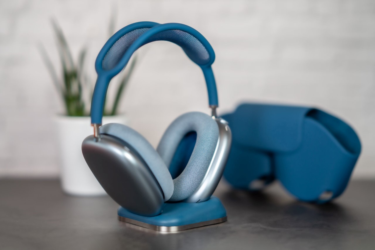 headset，Charger，Bracket，