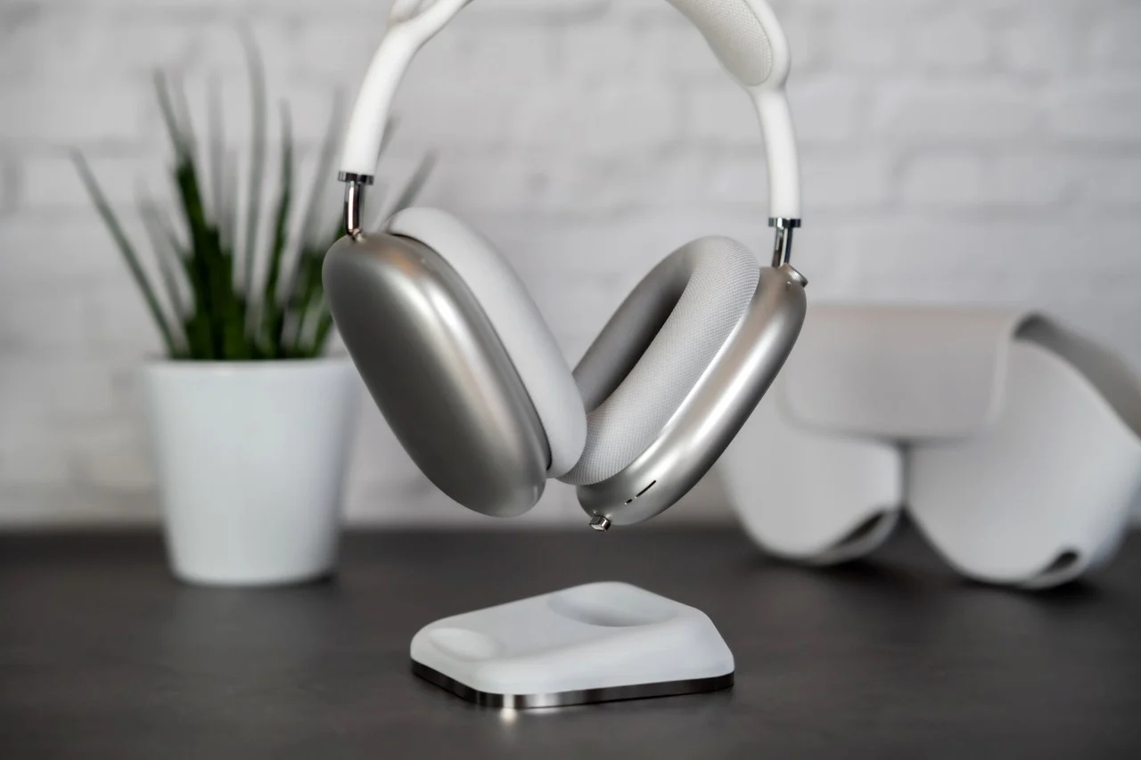 headset，Charger，Bracket，