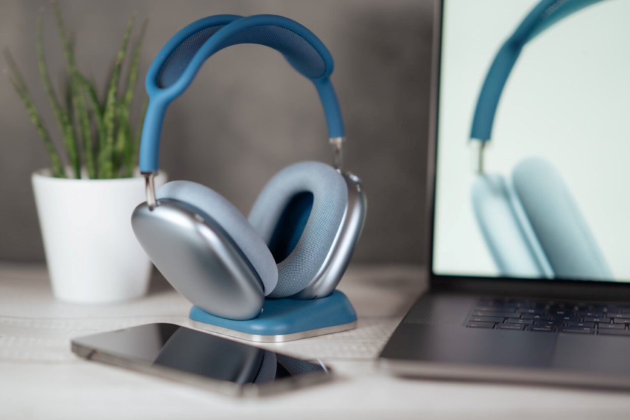 headset，Charger，Bracket，