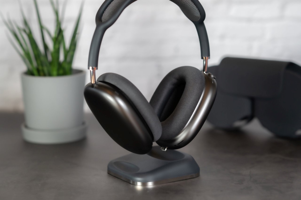 headset，Charger，Bracket，