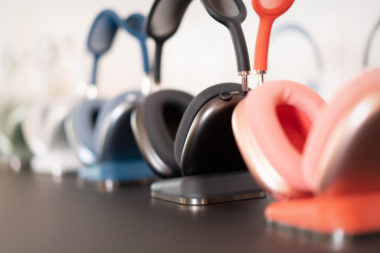 headset，Charger，Bracket，