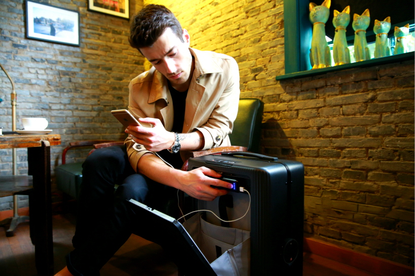 Smart trunk，COWAROBOT R1，product design，industrial design，