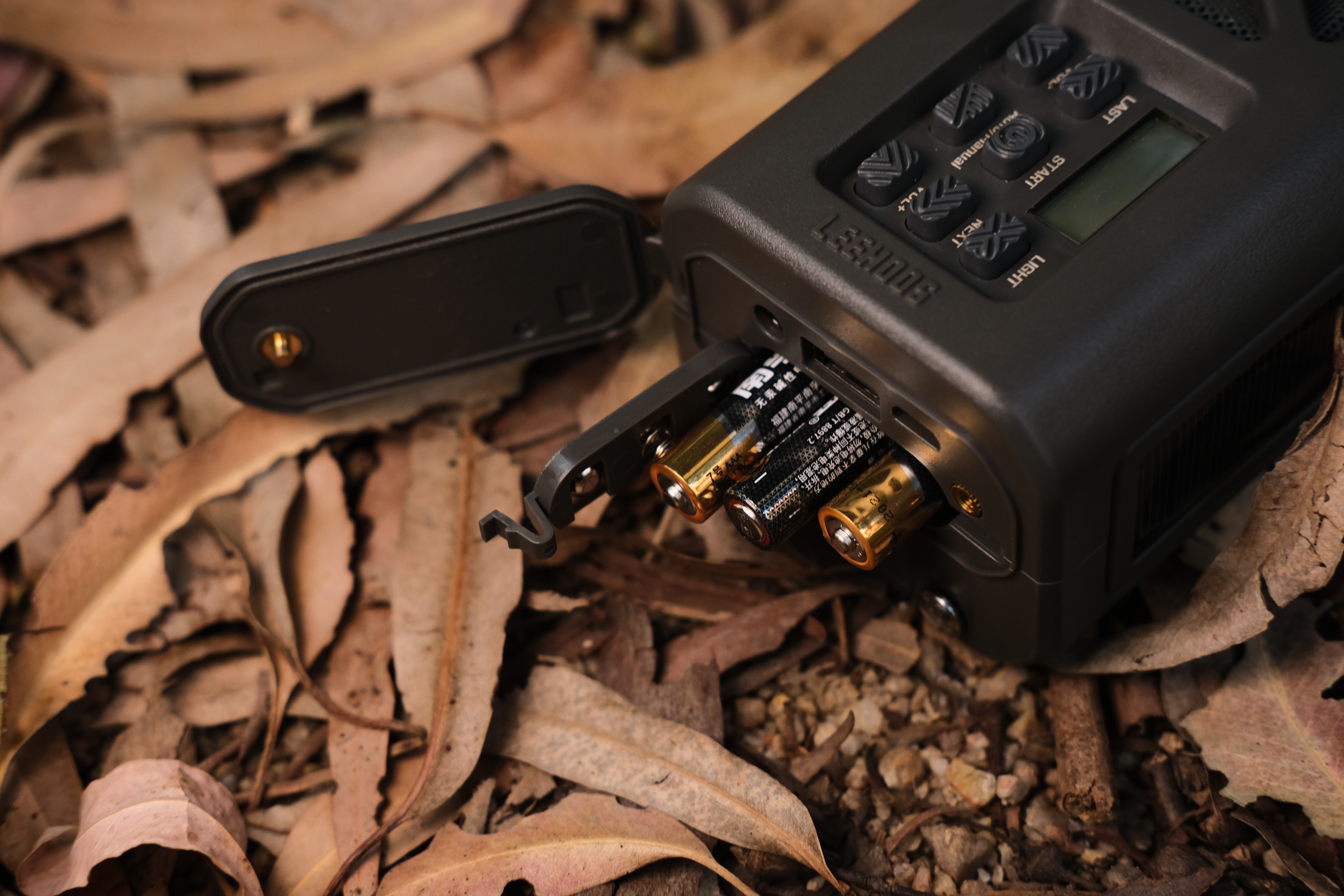 outdoors，meet an emergency，radio，Flashlight，Hand power generation，on foot，camping，Amazon，