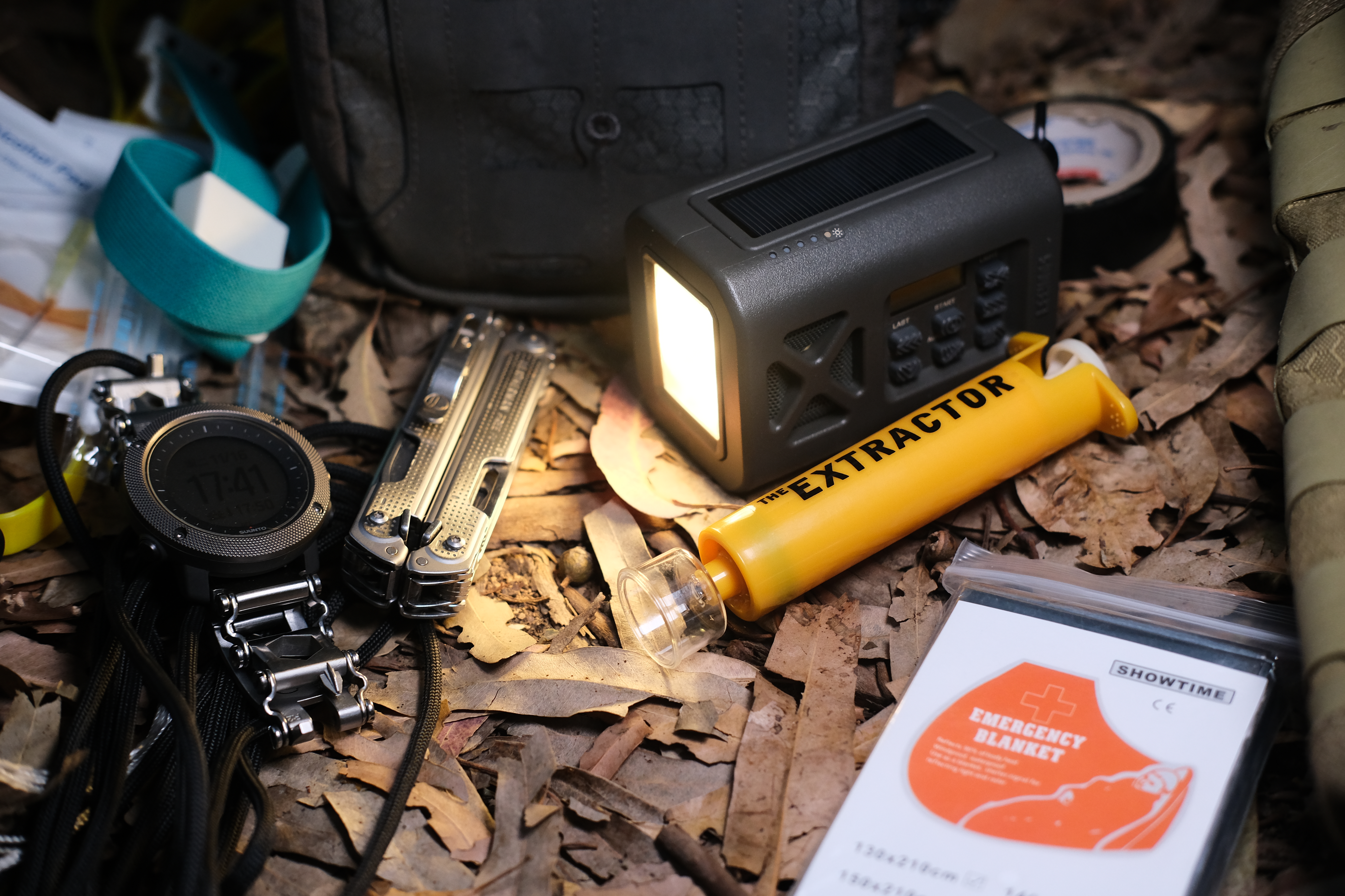 outdoors，meet an emergency，radio，Flashlight，Hand power generation，on foot，camping，Amazon，
