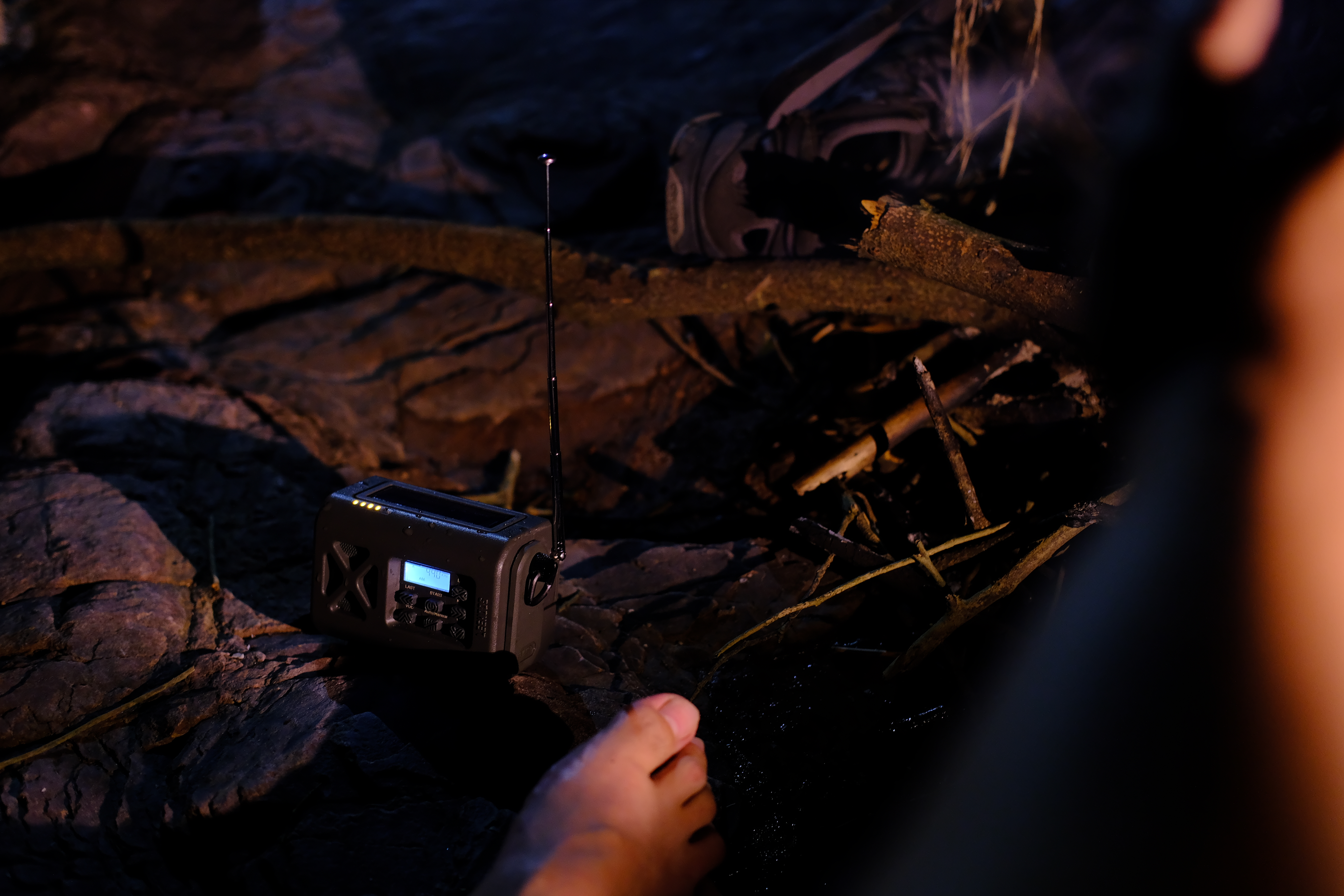 outdoors，meet an emergency，radio，Flashlight，Hand power generation，on foot，camping，Amazon，