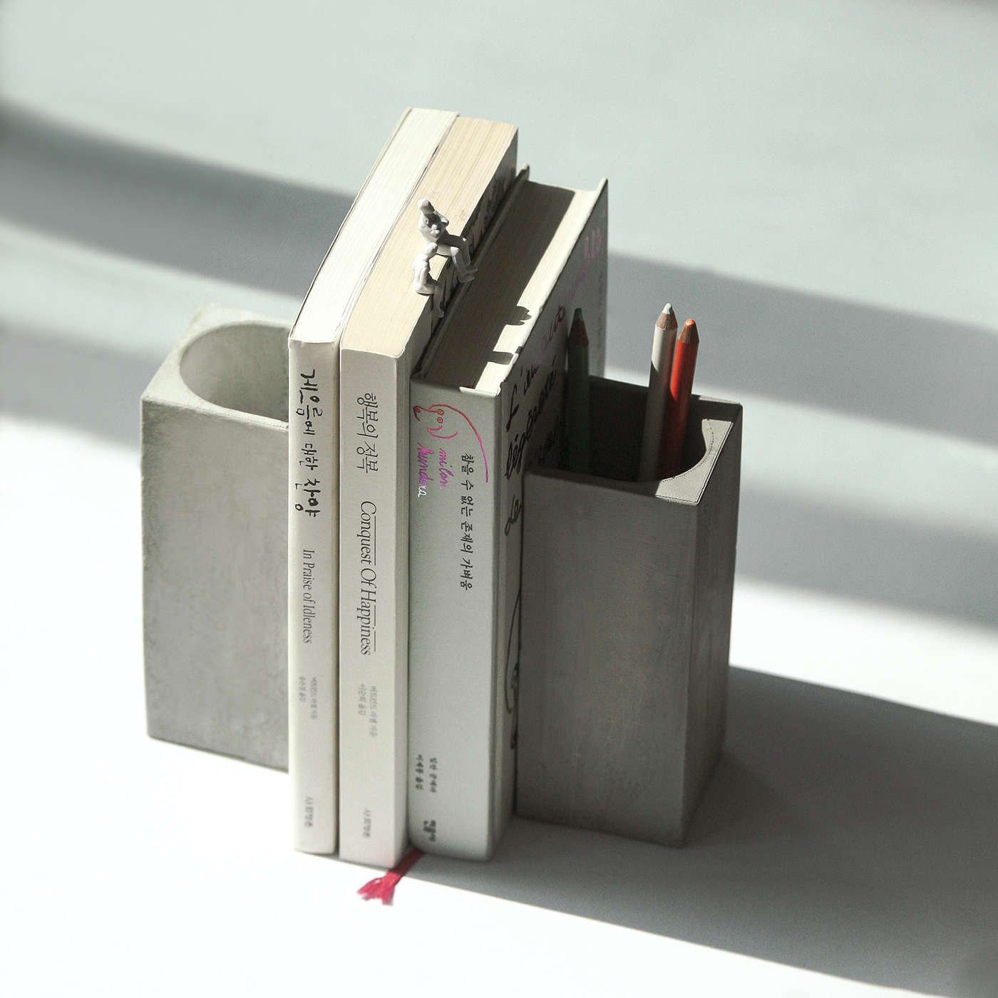Hyerim Kim，deskitecture，Desk organization object design，Desktop design，concrete，