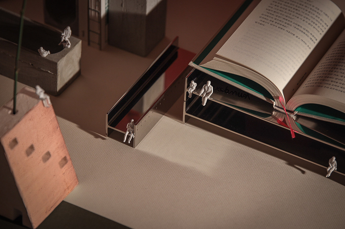 Hyerim Kim，deskitecture，Desk organization object design，Desktop design，concrete，