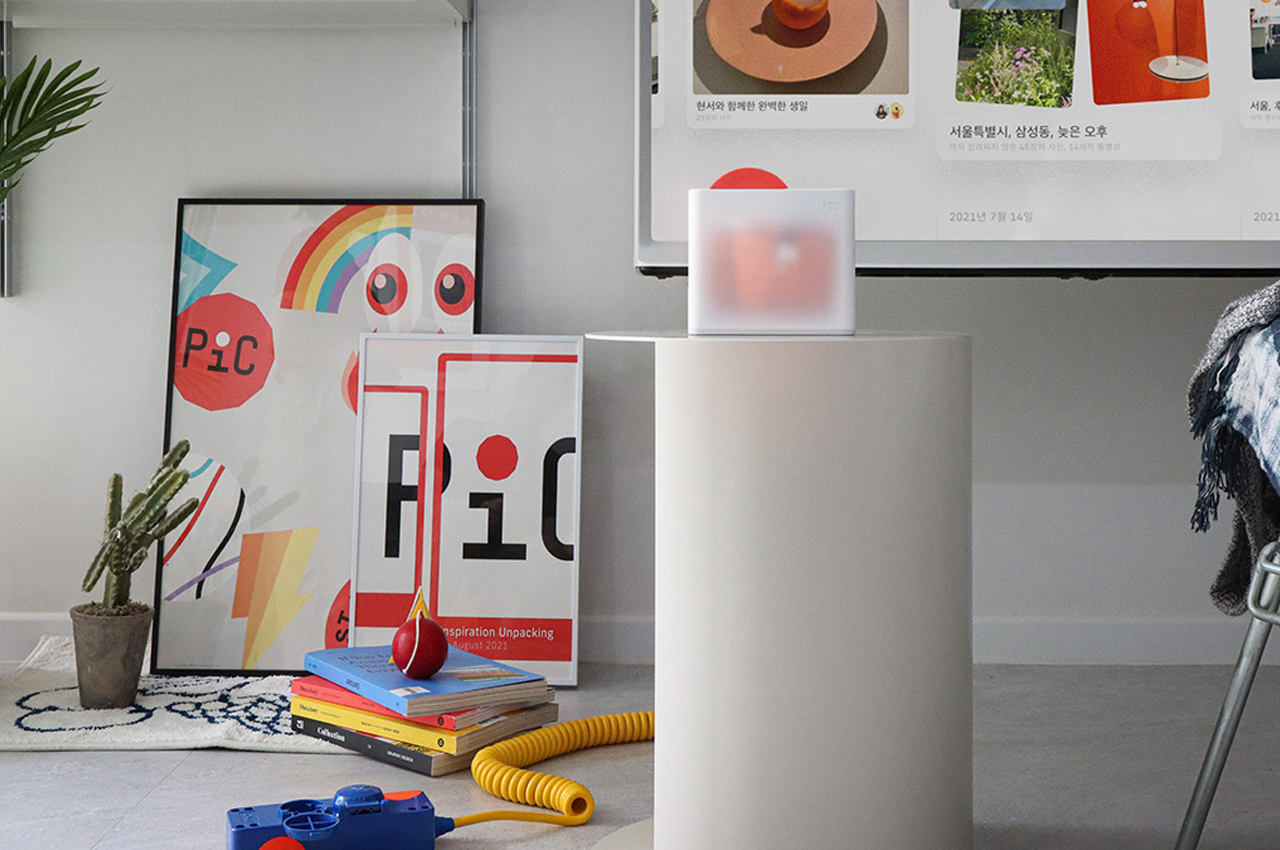 Photo，Projector，Remote control，