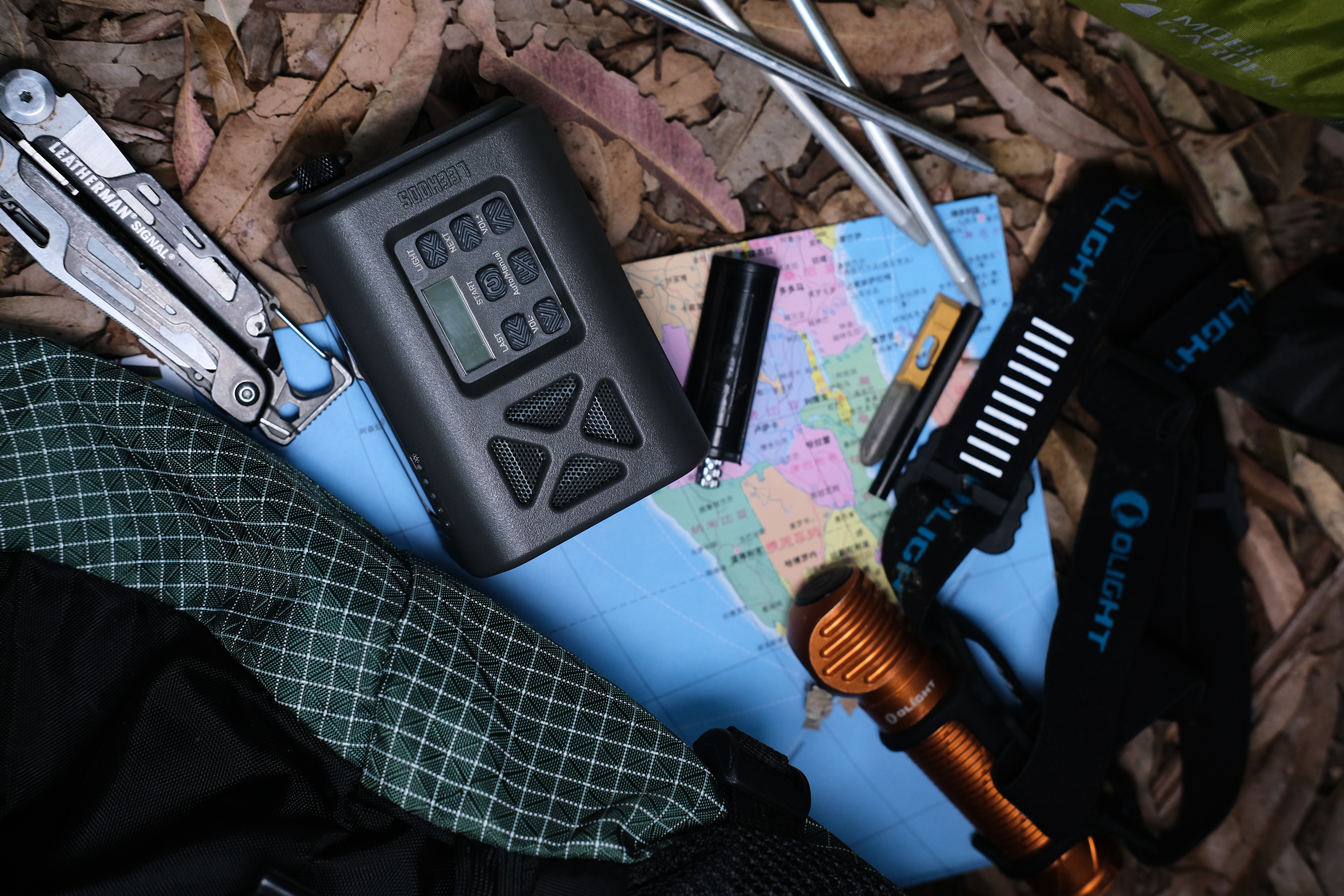 outdoors，meet an emergency，radio，Flashlight，Hand power generation，on foot，camping，Amazon，