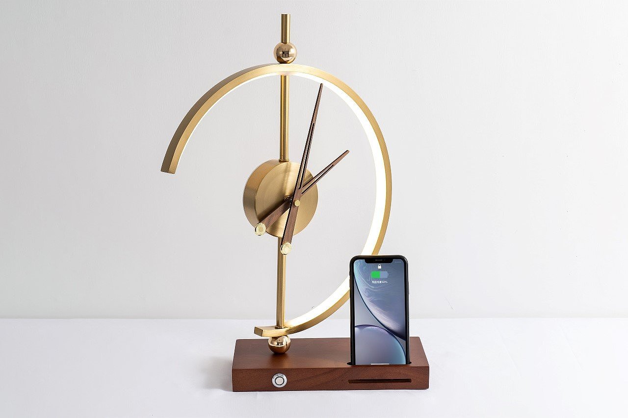 Kongsu clock light，Fashion furniture，Desktop decorations，Metallic texture，