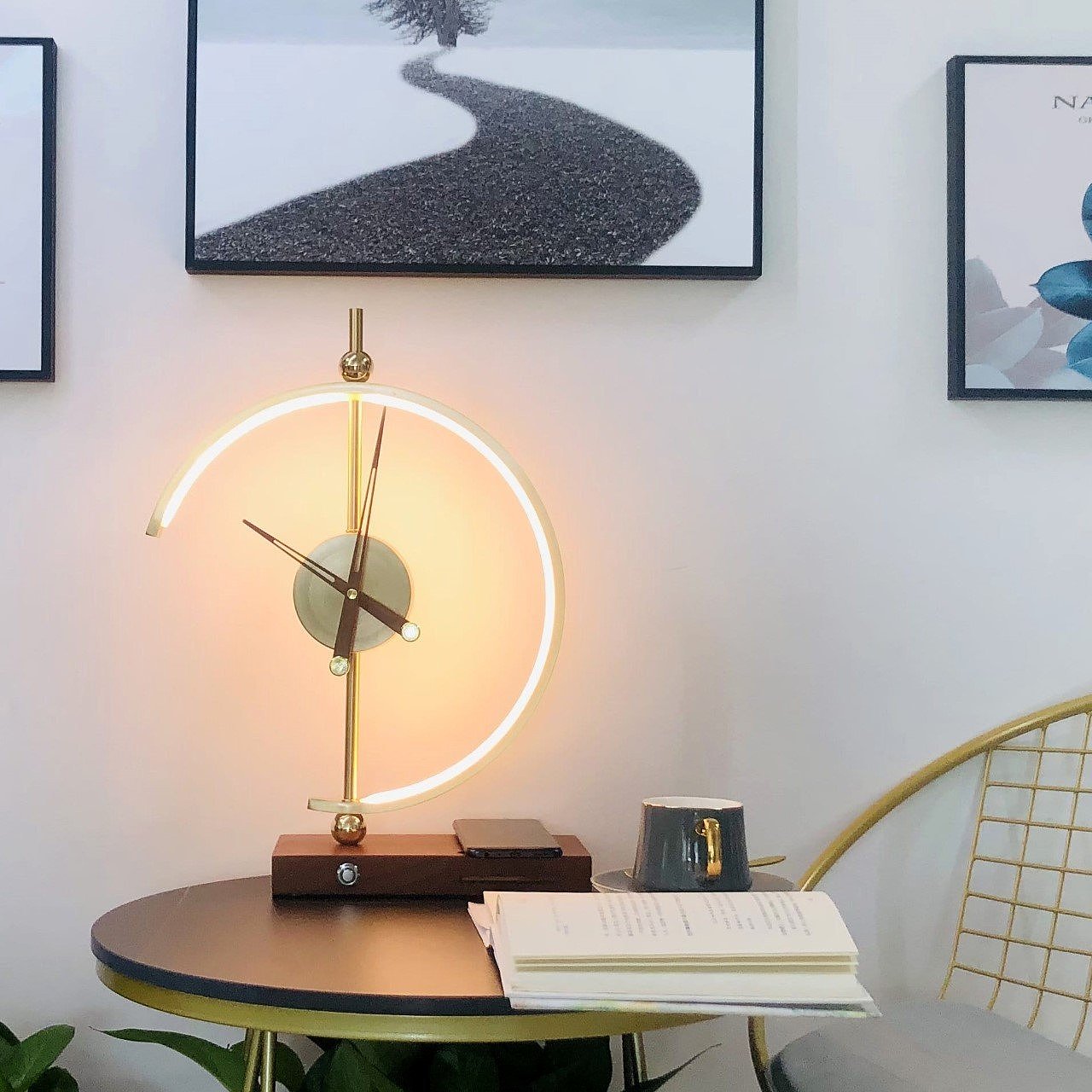 Kongsu clock light，Fashion furniture，Desktop decorations，Metallic texture，