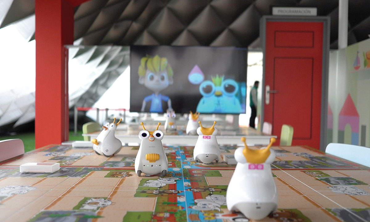 Albert 2.0，Citrus design，Emotional value，Educational significance，UX design，Child coding robot，