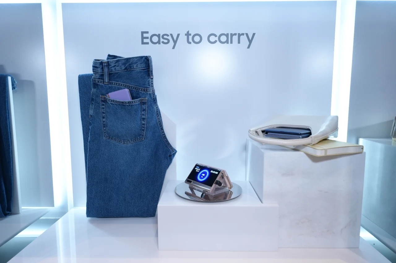 Samsung，intelligence，Digital，Collapse screen，