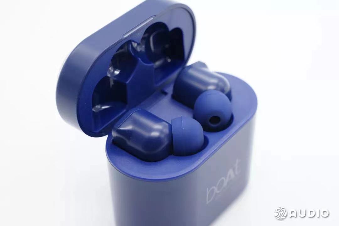 TWS wireless Bluetooth headset painted a few years ago，