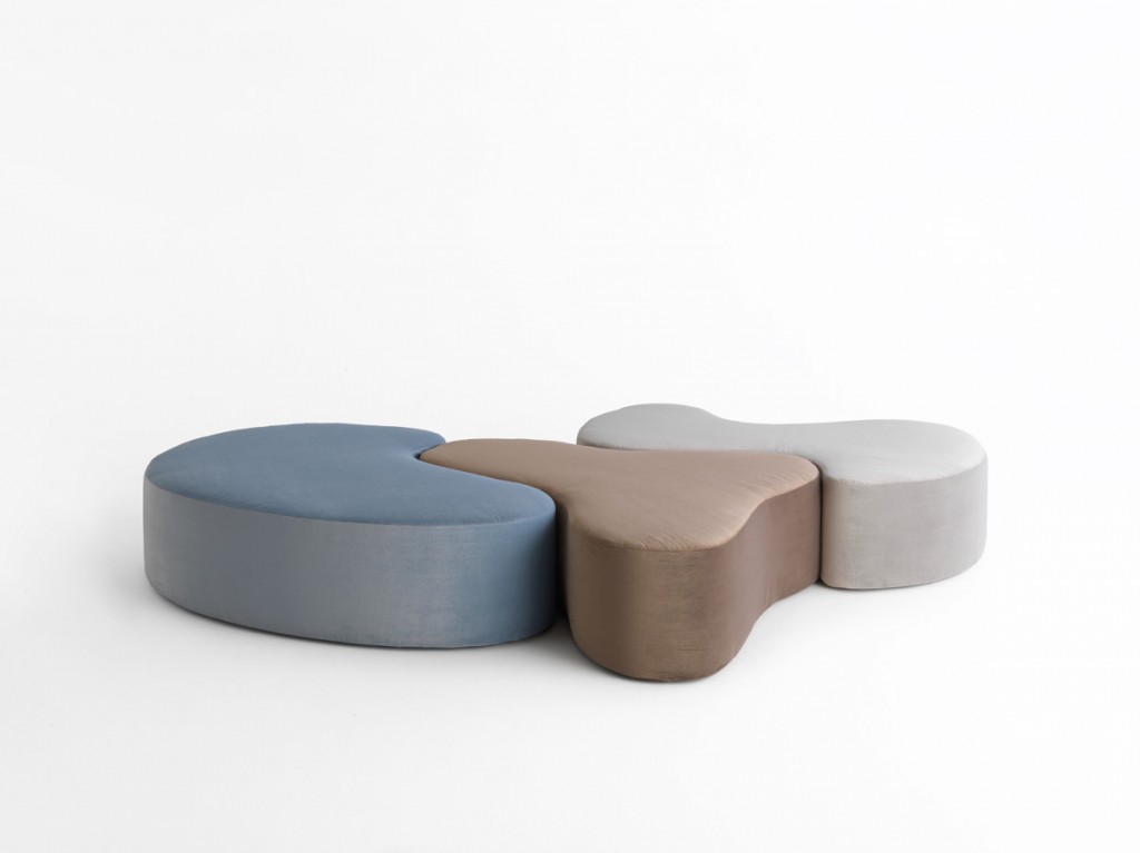 NINA PINTA AND，Karim，sofa，