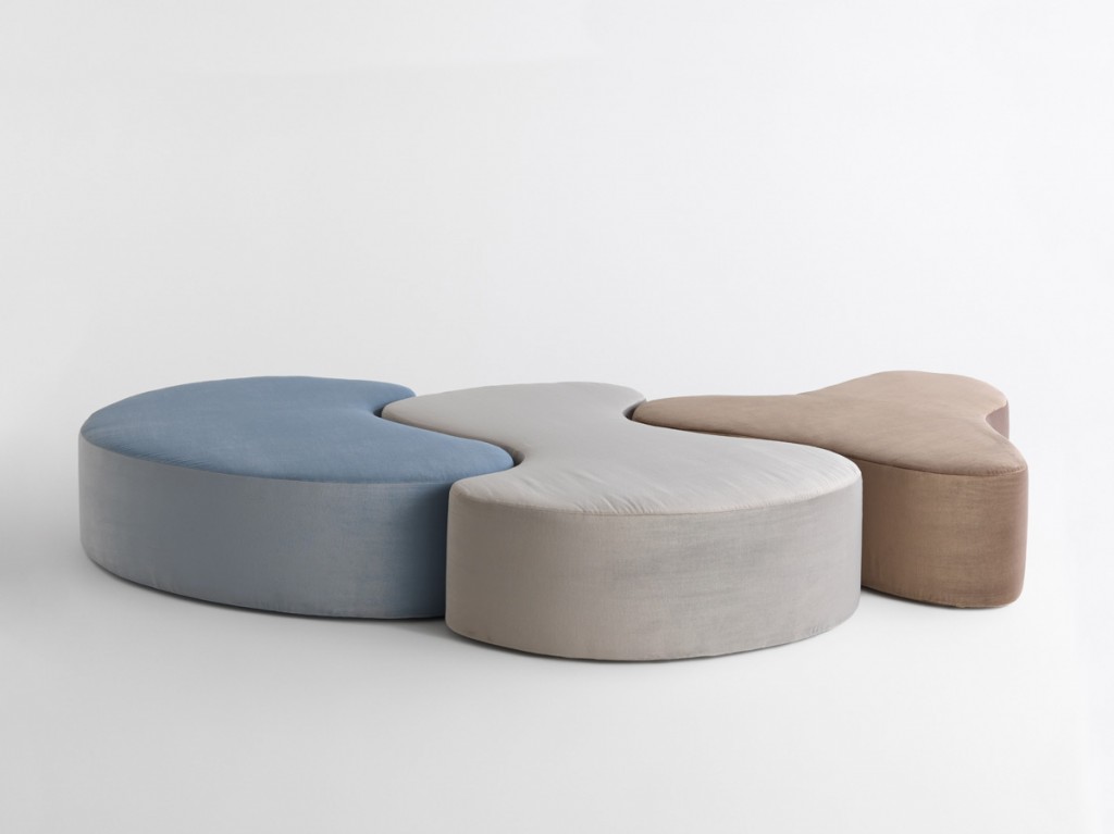 NINA PINTA AND，Karim，sofa，