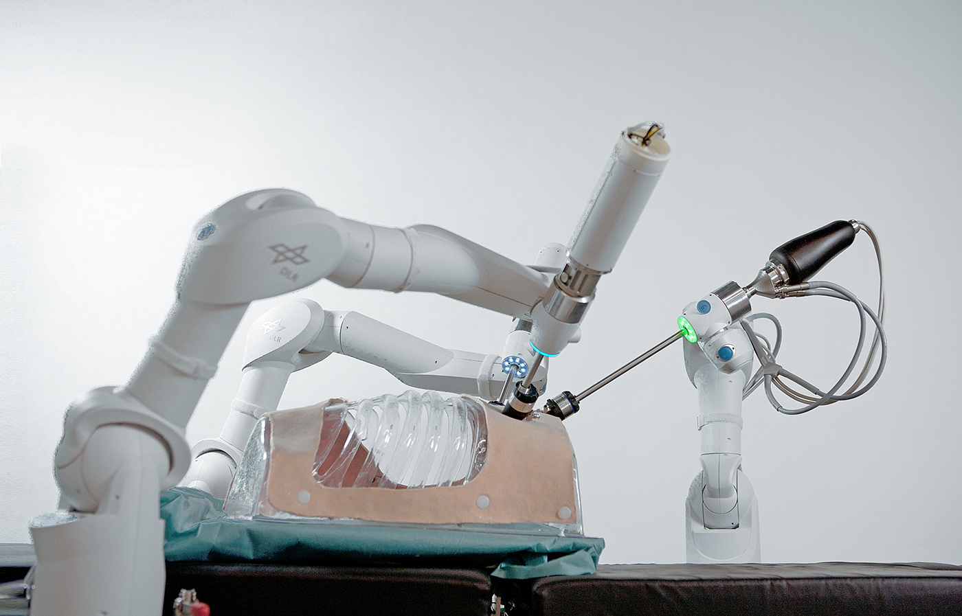 DLR，robot，medical care，multi-function，