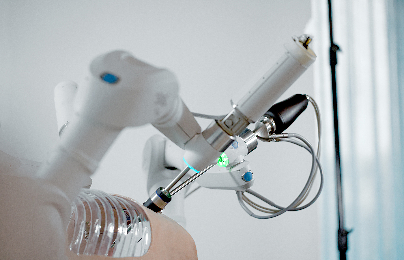 DLR，robot，medical care，multi-function，