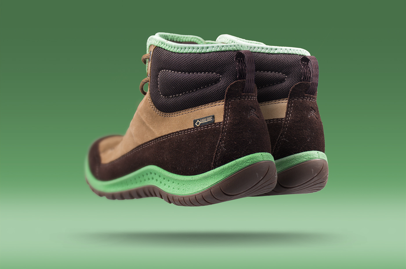 outdoors，motion，shoes，run，