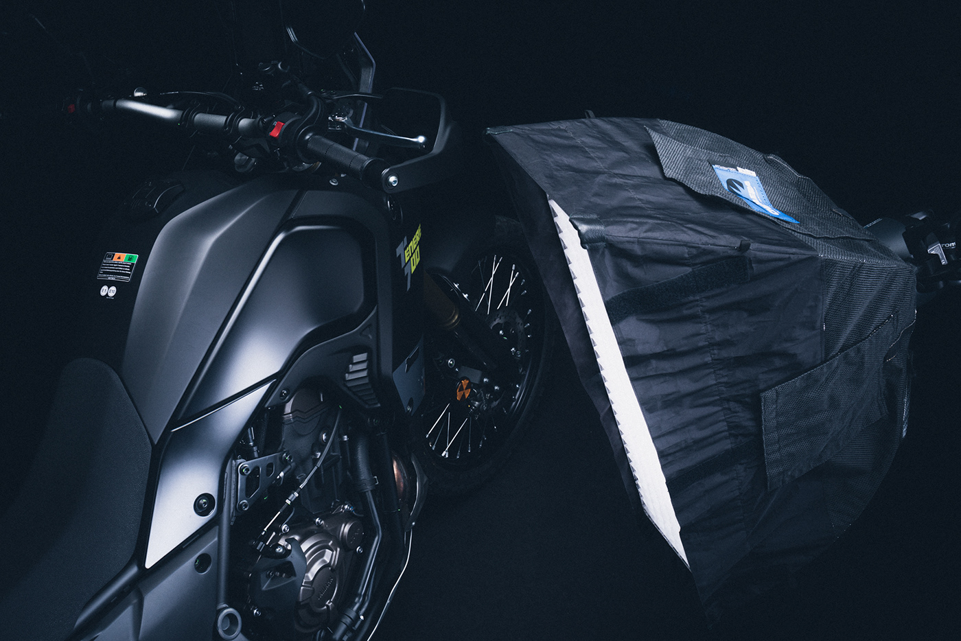 YamahaT700，motorcycle，background，lighting，Photography，