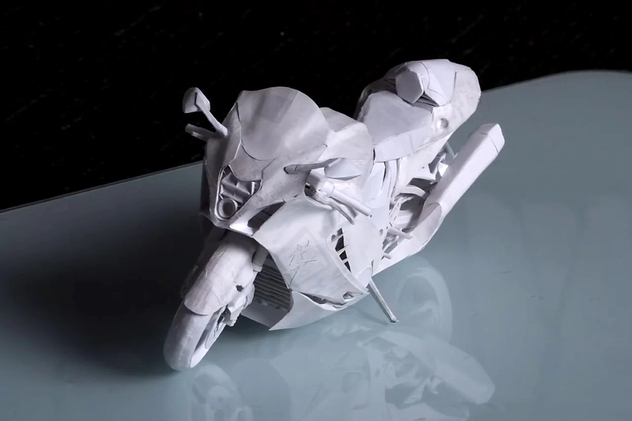 motorcycle，Model，paper ，careful，