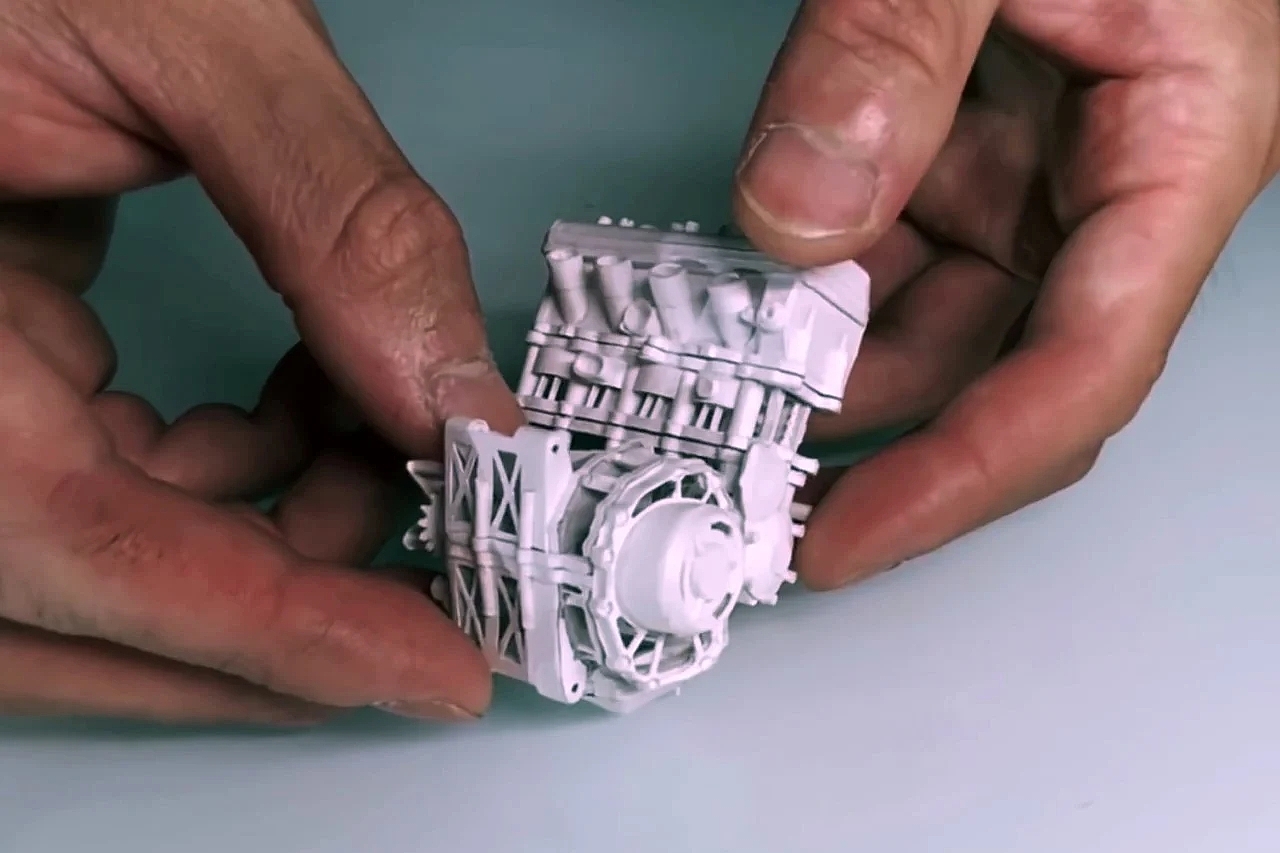 motorcycle，Model，paper ，careful，