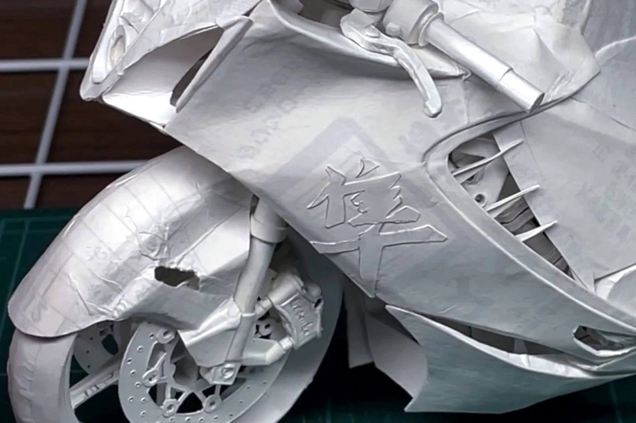 motorcycle，Model，paper ，careful，
