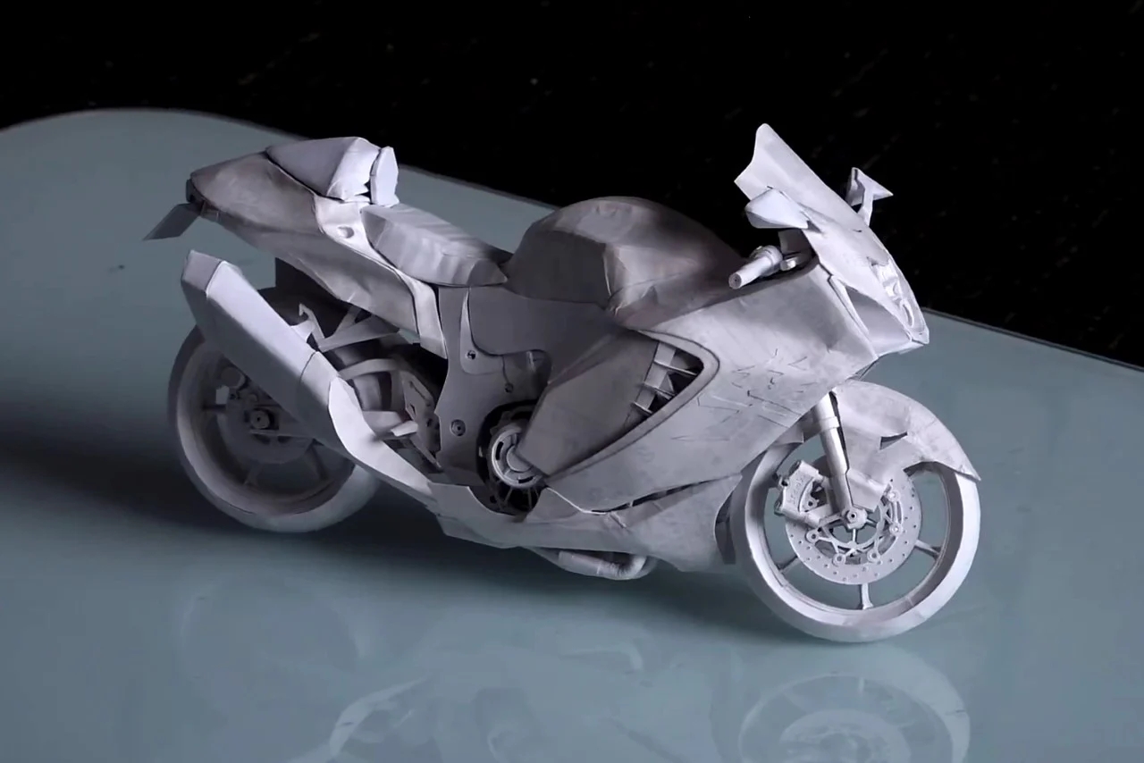 motorcycle，Model，paper ，careful，