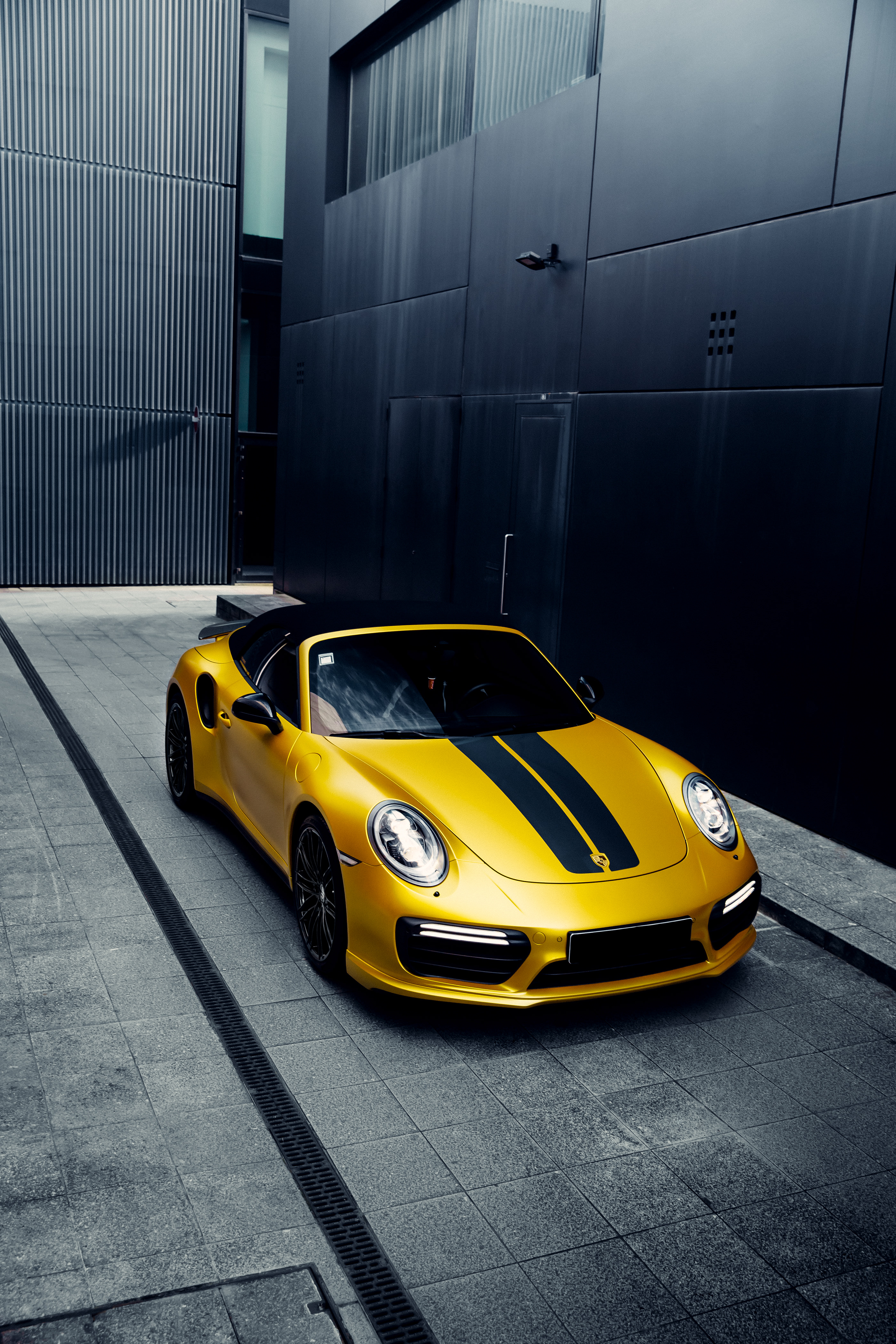 保时捷911turbo汽车工业设计炫酷亮黄载入你的生活