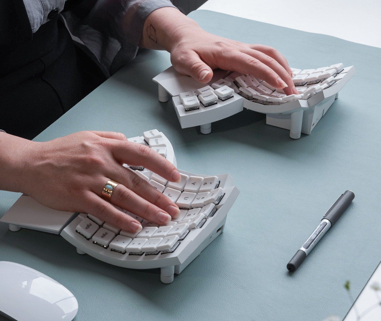 Ergonomics，Glove80，Split keyboard，Customizable，product design，
