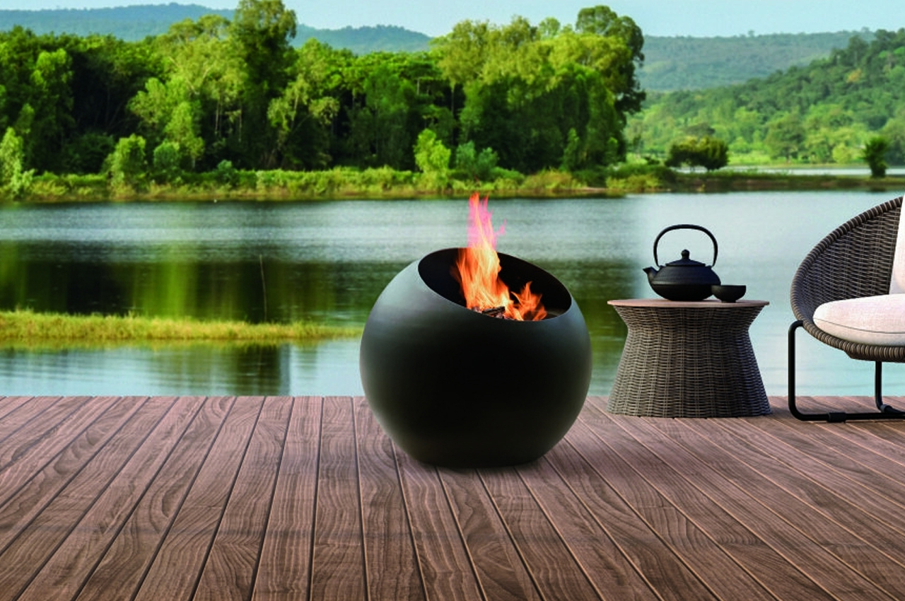 outdoors，burning，fire，warm oneself，furnace，