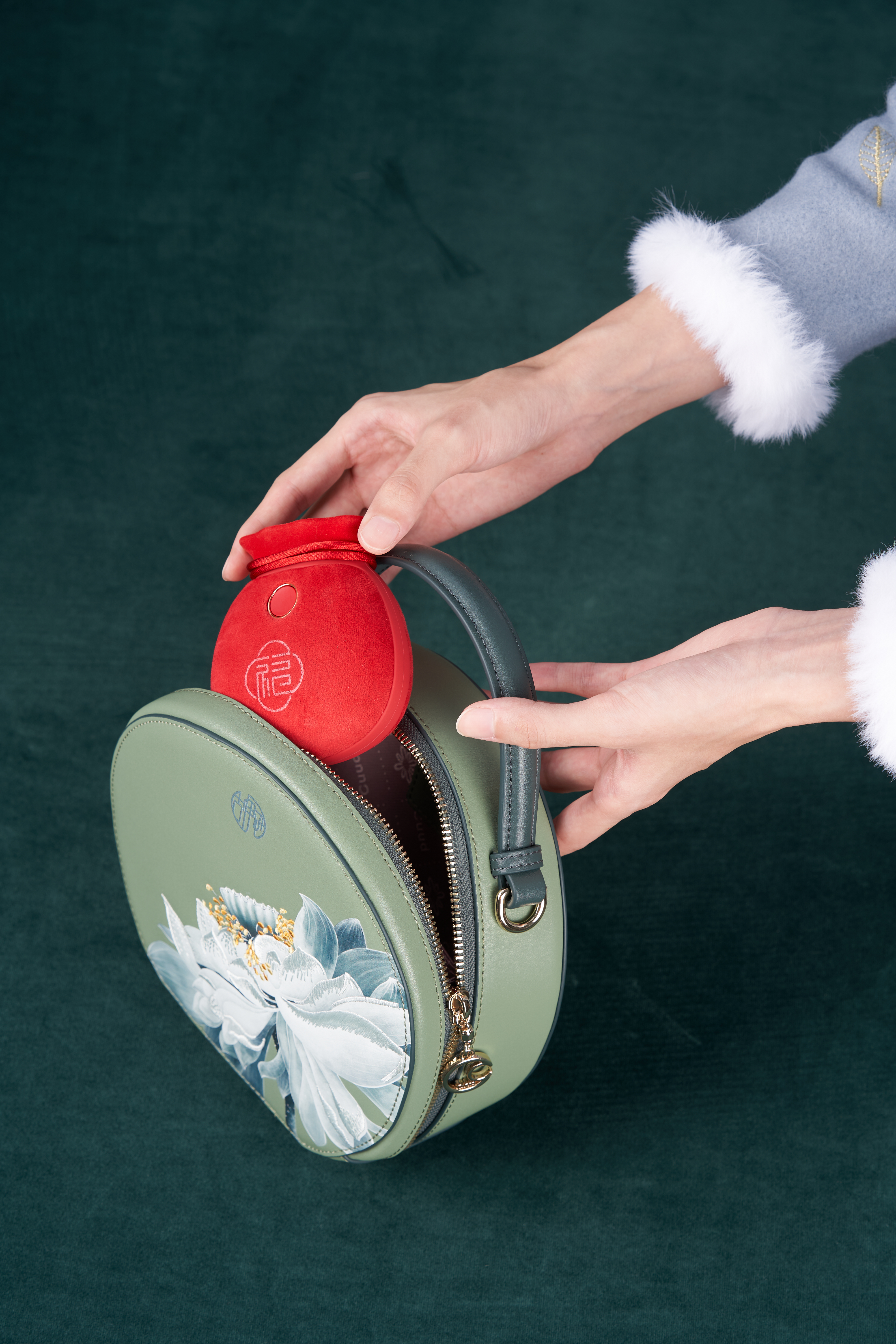 Warm hand treasure - power treasure - Guochao - light luxury - exquisite，