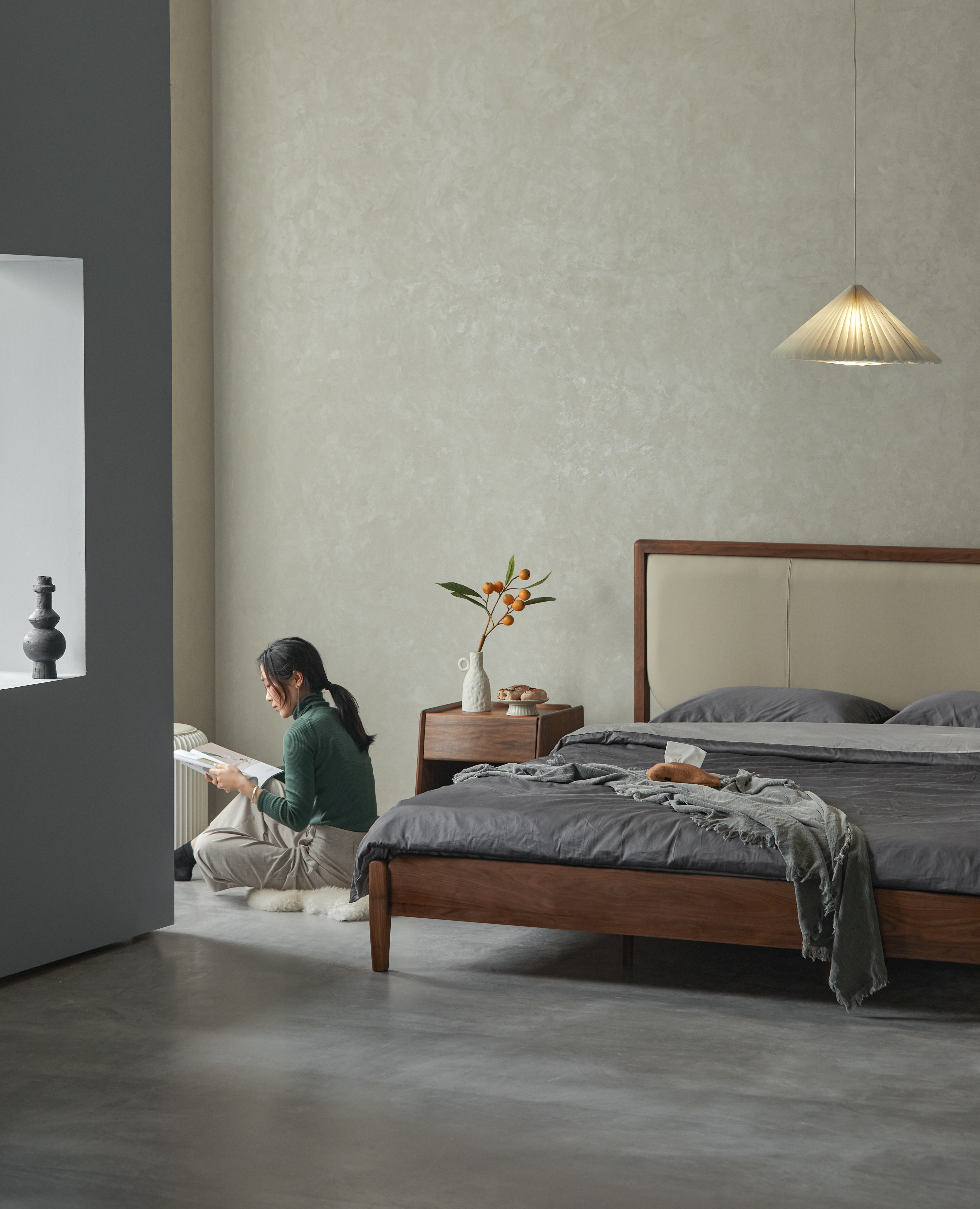 Furniture designer Ren Mengying，