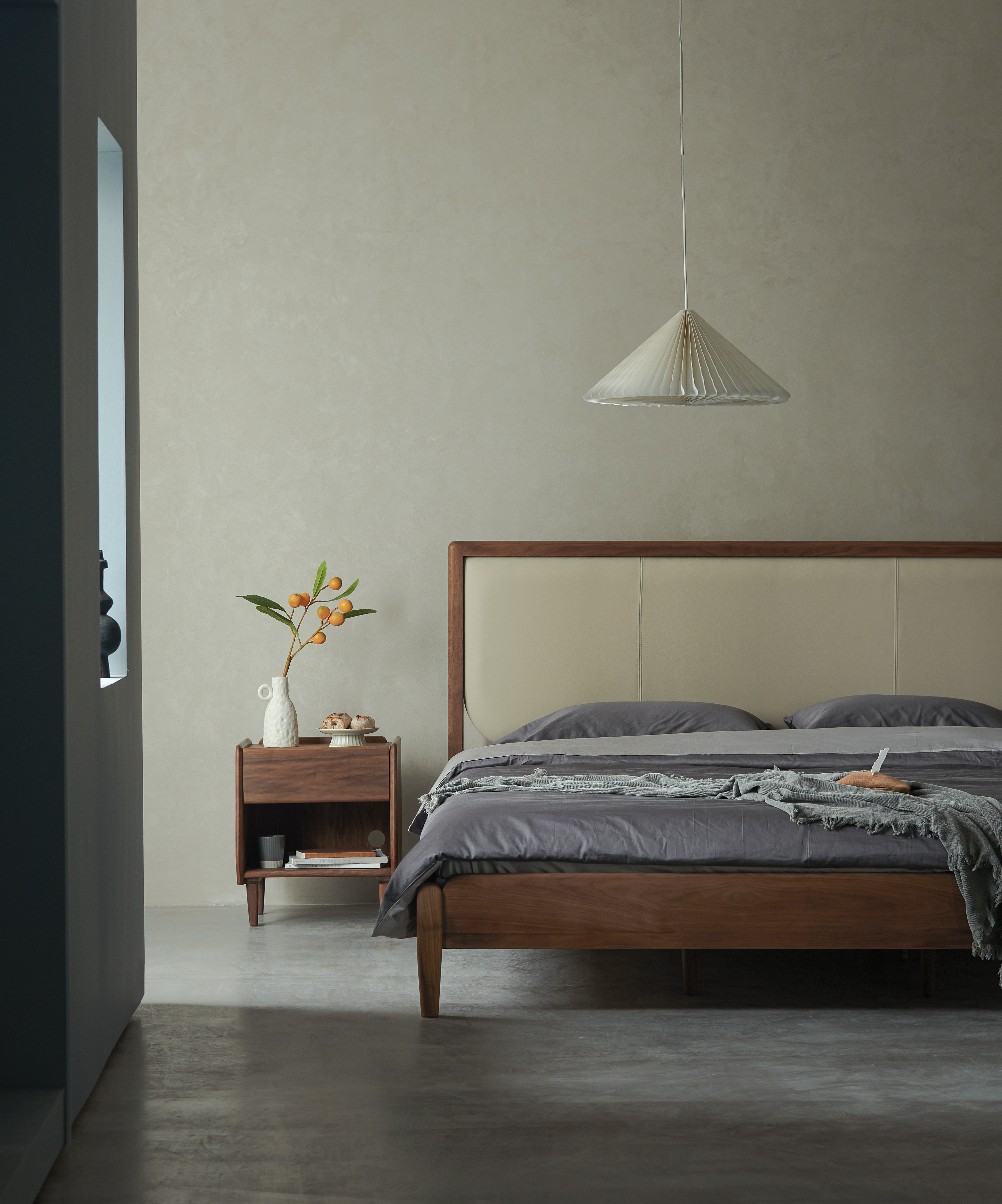 Furniture designer Ren Mengying，