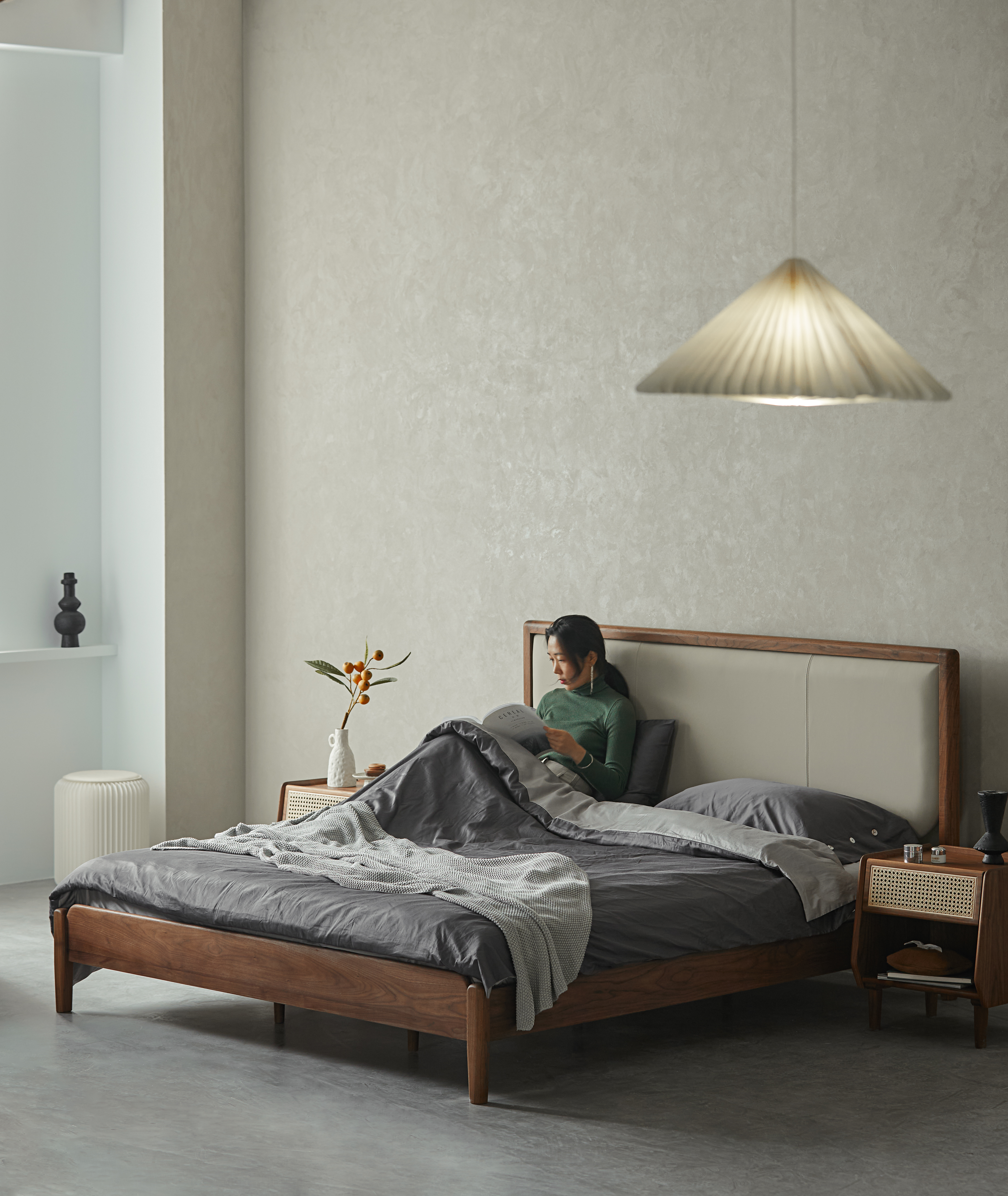 Furniture designer Ren Mengying，