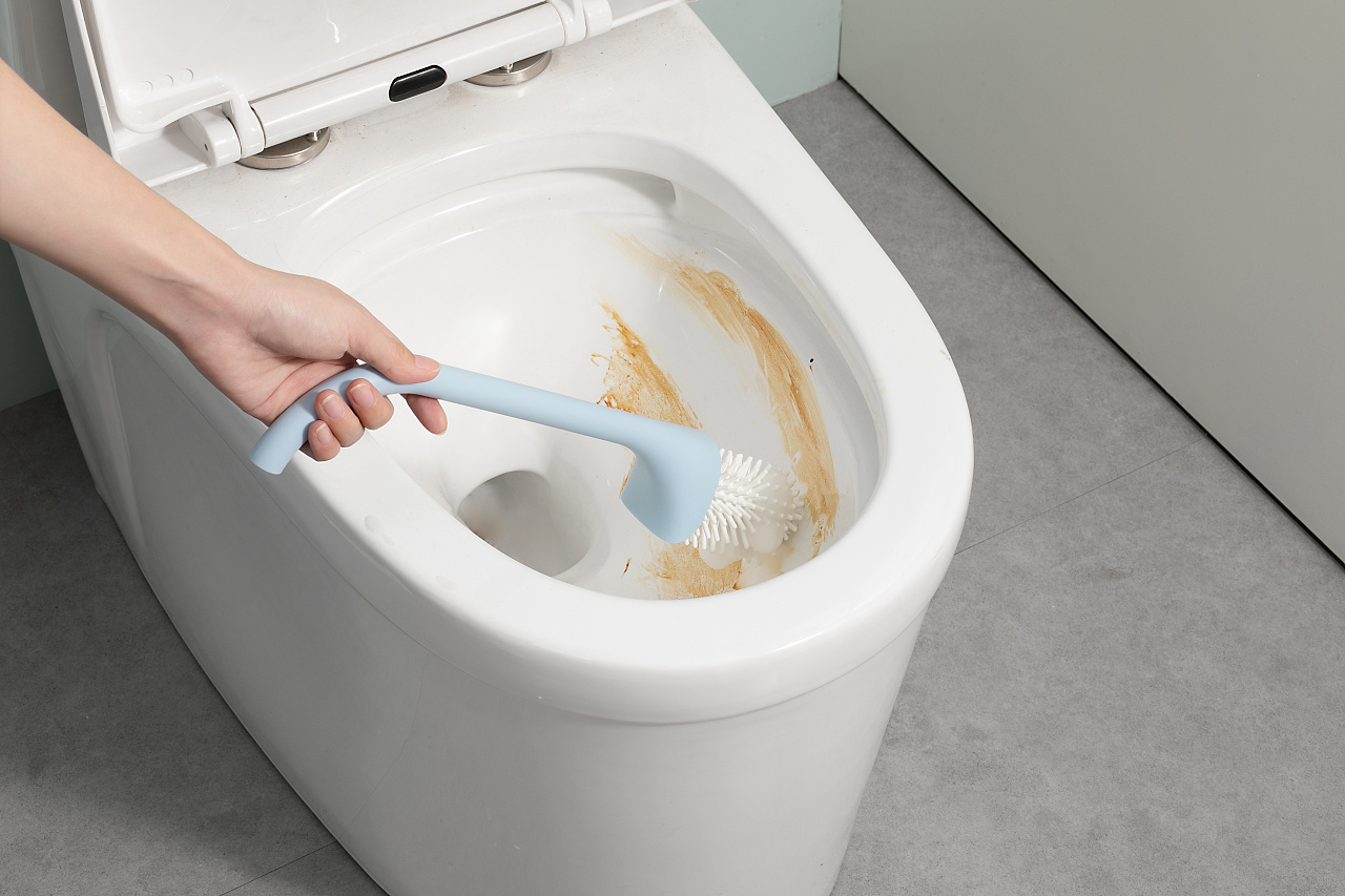 Wall mounted dual-purpose toilet brush，