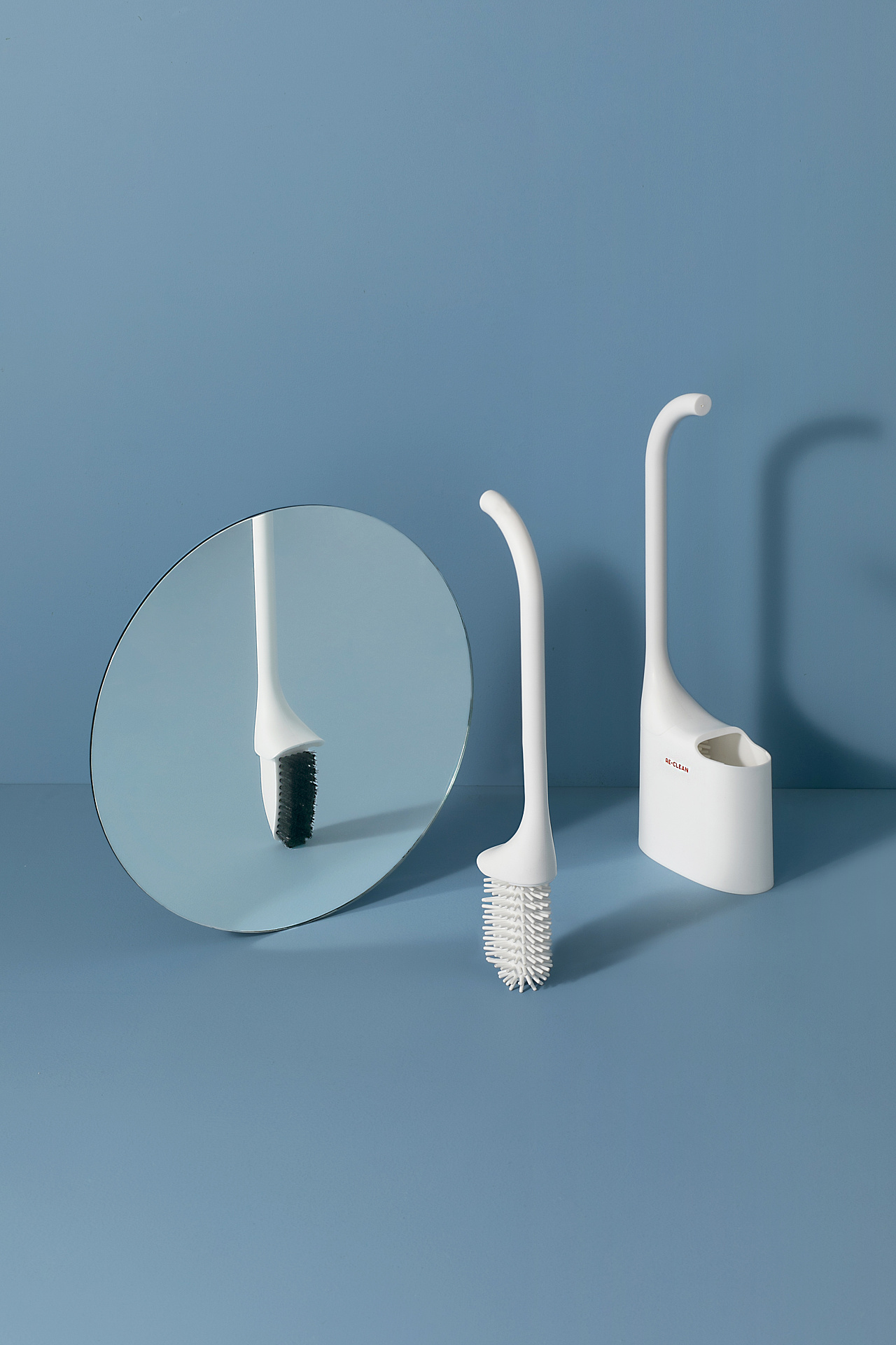 Wall mounted dual-purpose toilet brush，
