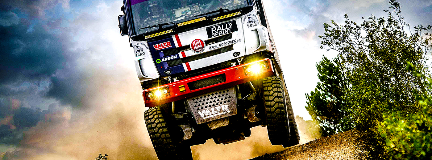 truck，vehicle，outdoors，motion，