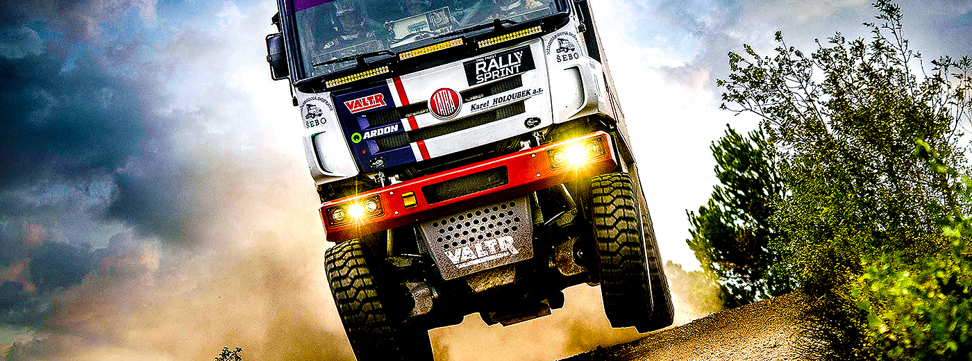 truck，vehicle，outdoors，motion，