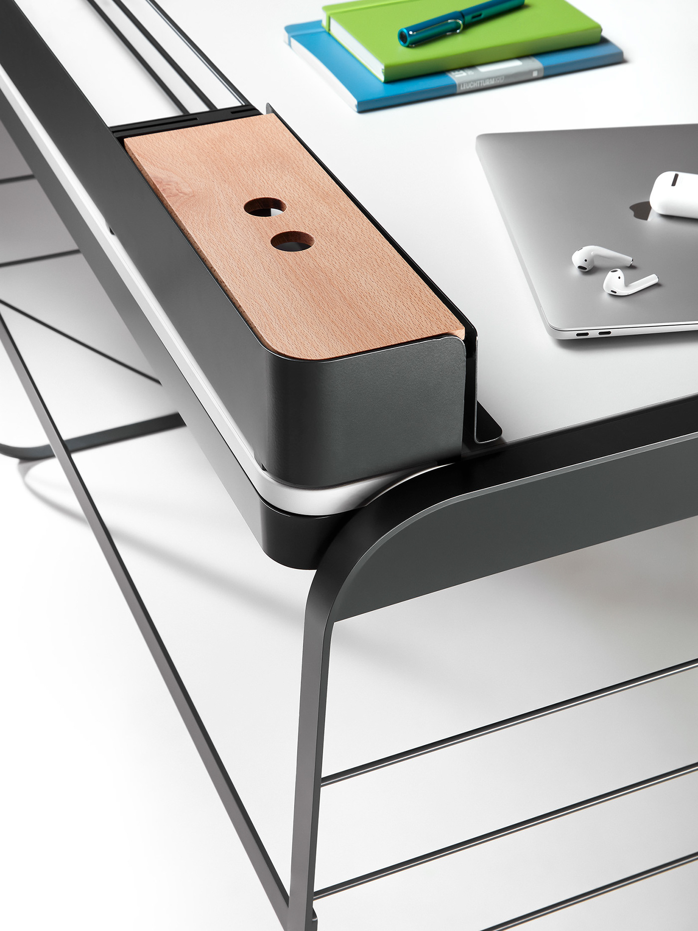 Table，to work in an office，furniture，