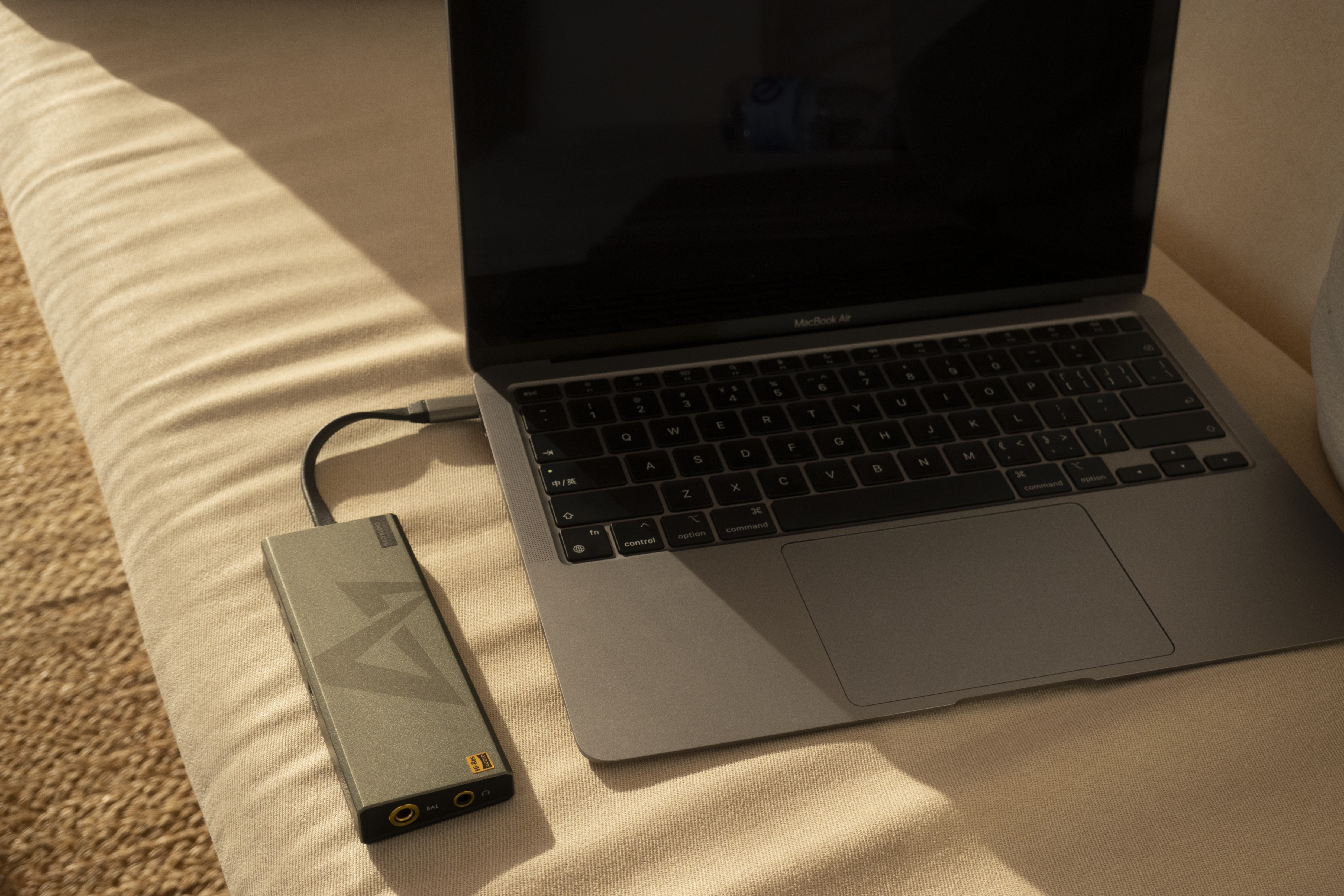 Expansion dock，electronic product，audio frequency，music，film，game，Touch ，