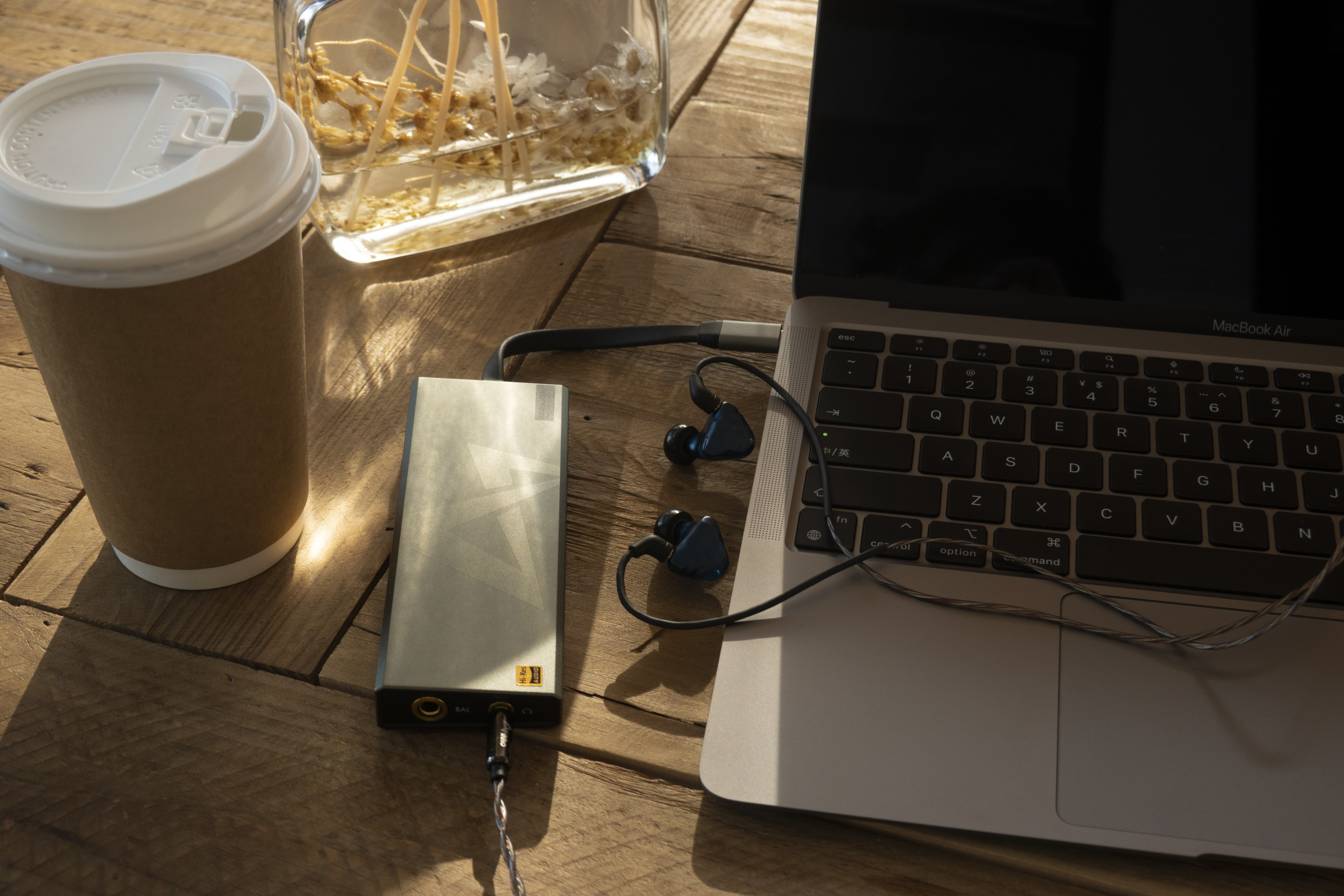 Expansion dock，electronic product，audio frequency，music，film，game，Touch ，