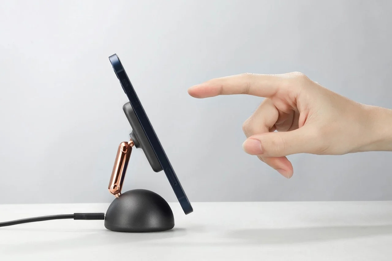 G4，Charger，Usb-c port，Stylepie，Mobile phone bracket，Wireless charging，