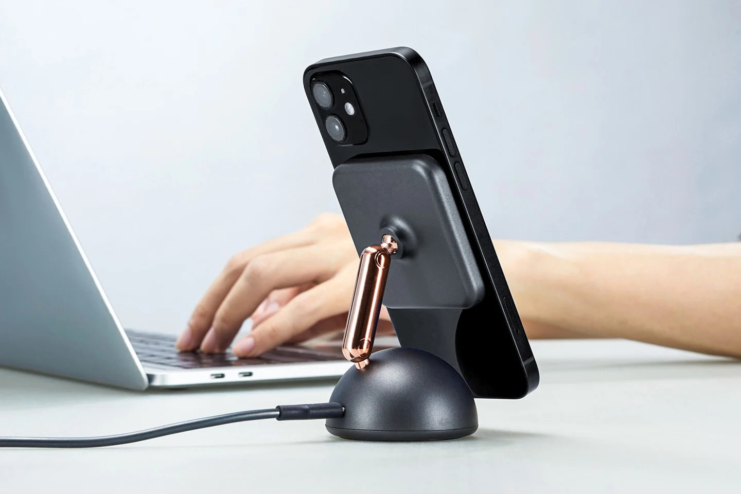 G4，Charger，Usb-c port，Stylepie，Mobile phone bracket，Wireless charging，